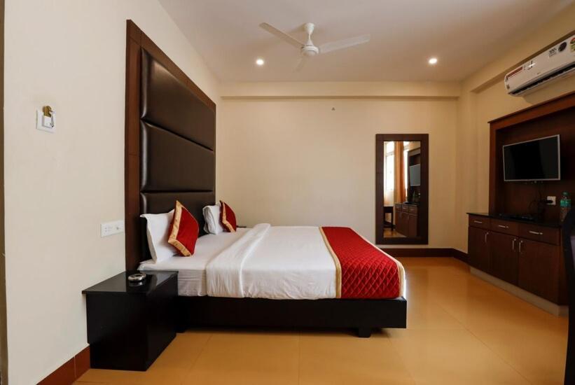 Hotel Pioneer Paradise Nagercoil Bagian luar foto