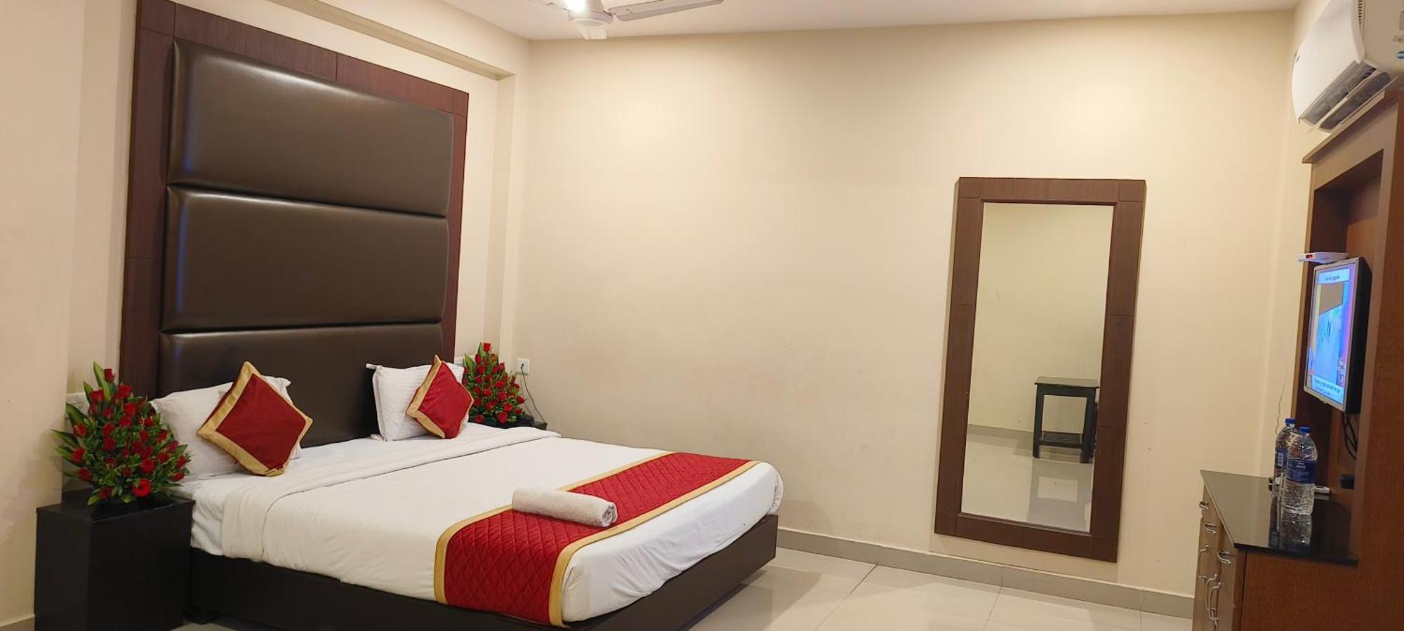 Hotel Pioneer Paradise Nagercoil Bagian luar foto