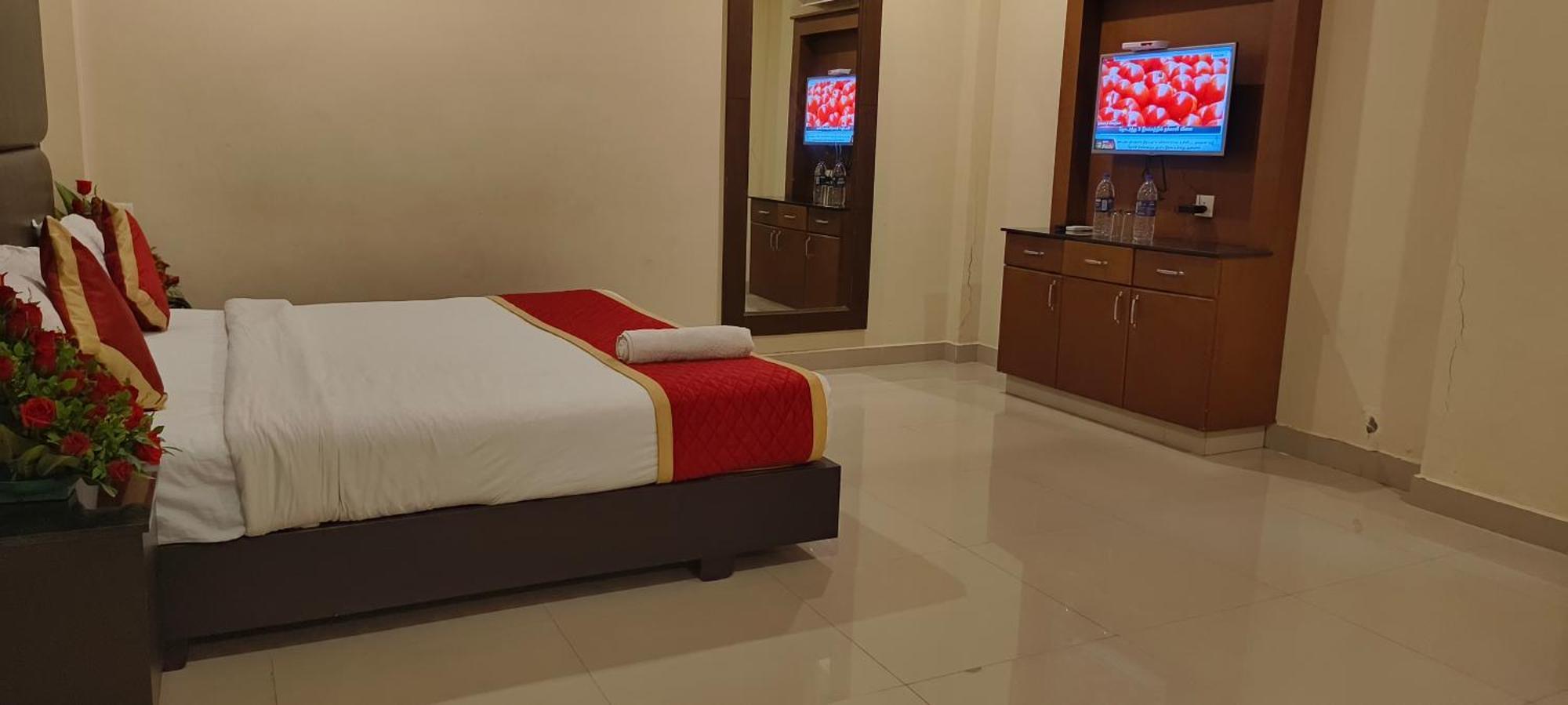 Hotel Pioneer Paradise Nagercoil Bagian luar foto